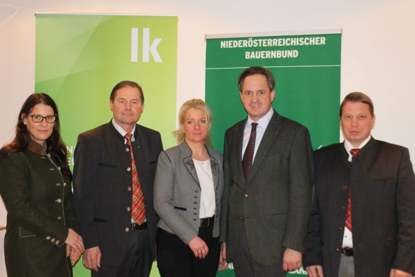 Petra Scherzer-Zwinz, ÖKR Josef Fuchs, LKR Irene Neumann-Hartberger, Präsident der LK NÖ Johannes Schmuckenschlager, Johann Stickelberger (Landeskammerrat und Bezirksbauernkammer) Petra Scherzer-Zwinz, ÖKR Josef Fuchs, LKR Irene Neumann-Hartberger, Präsident der LK NÖ Johannes Schmuckenschlager, Johann Stickelberger (Landeskammerrat und Bezirksbauernkammer)