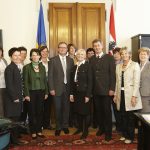 Gruppenaufnahme der ARGE Oesterreichische Baeuerinnen.
In der Mitte der Klubobmann der OEVP Karlheinz Kopf, Anna Hoellerer, Abgeordnete zum Nationalrat der OEVP und Bundesratspraesident Martin Preineder.